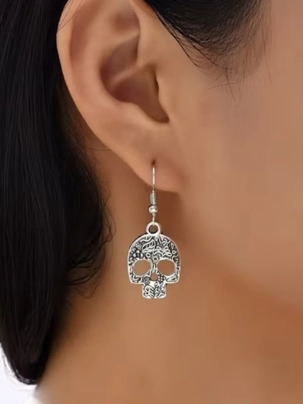 NWT* Silver Skull Hanging, Dangle Earrings, Antique Look* NEW